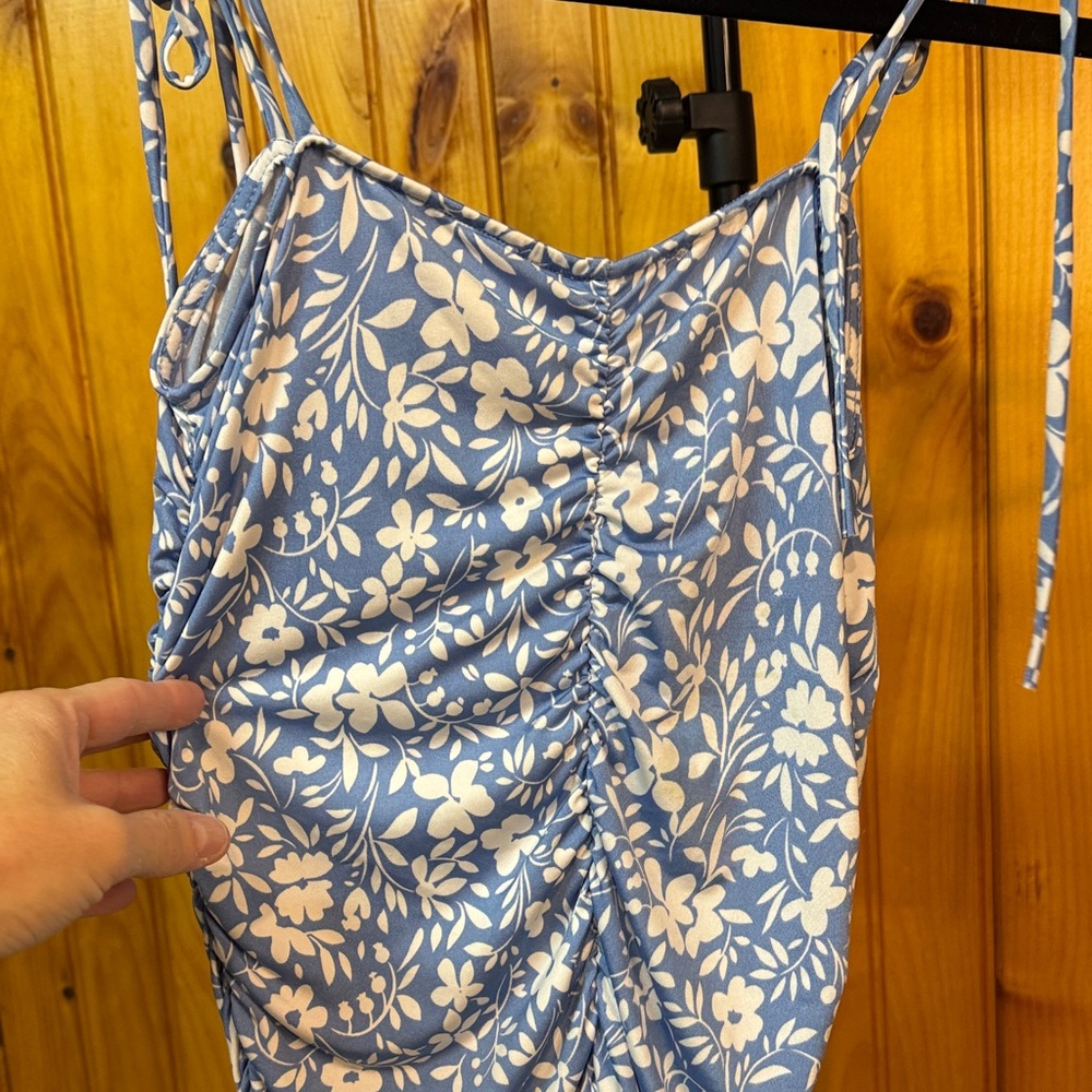 Endless Blu Floral Dress with Ruched Detail - Picture 6 of 7